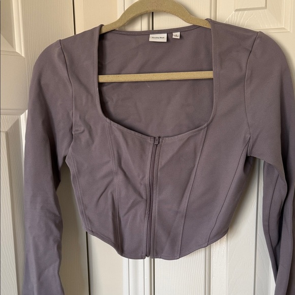 Aritzia Lavender Long Sleeve Crop Top - Picture 3 of 5